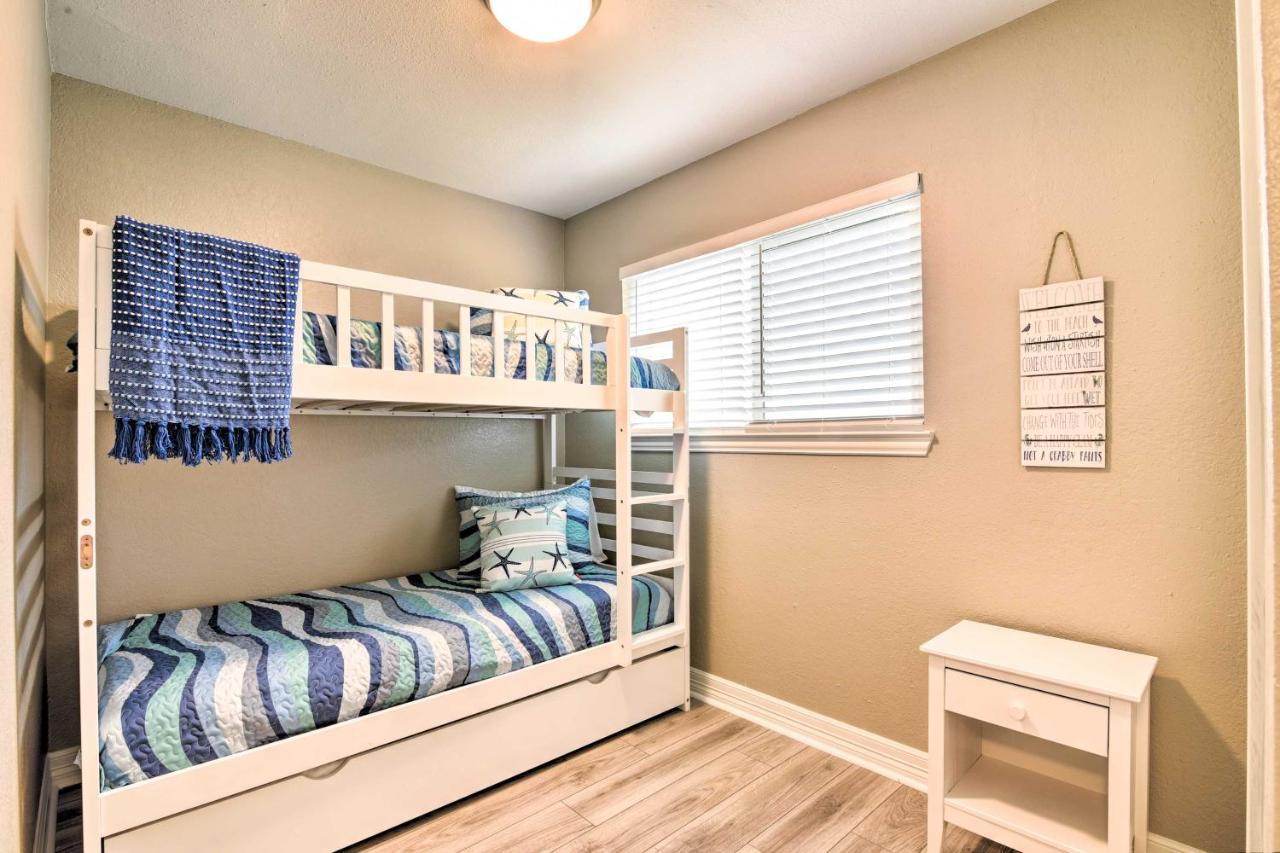 Beachfront Galveston Oasis Balconies, Ocean View! Екстер'єр фото